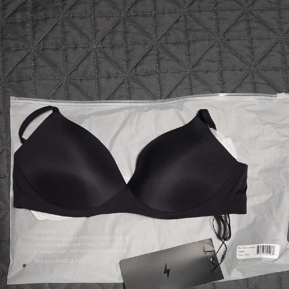 Sleek Black Wireless Bra
